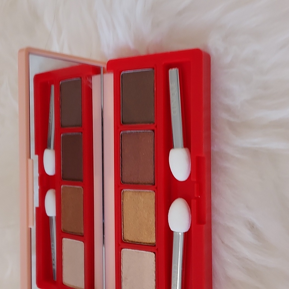 Clinique eye shadow pallette